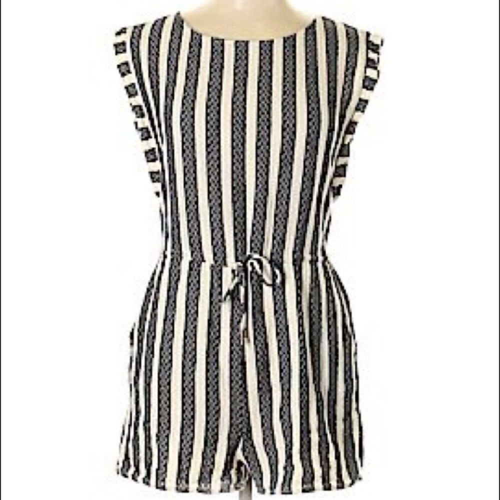 ✨HP✨Universal Threads Romper✨ - Picture 3 of 6